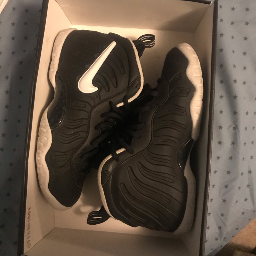 Black matte foamposites